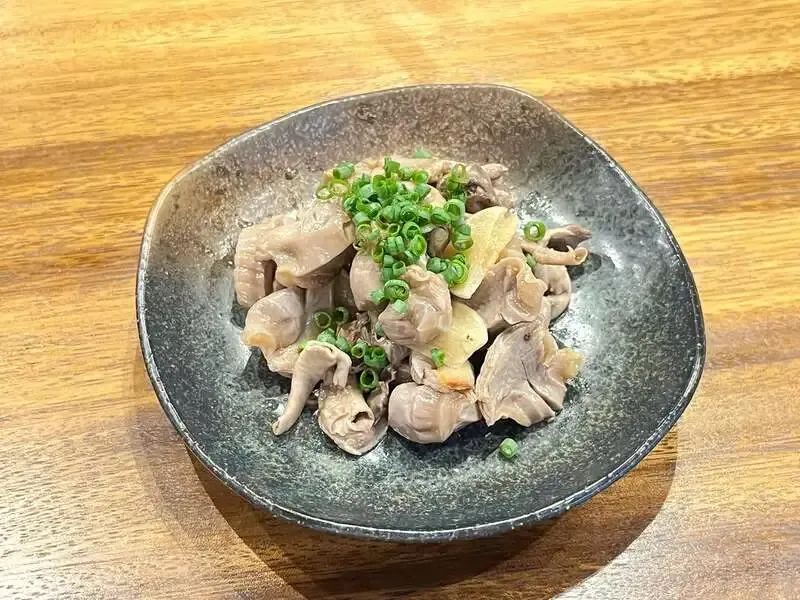 横浜ベイブルーイング横浜フロント店で9月17日、砂肝とハツ元のにんにくポン酢漬けが登場