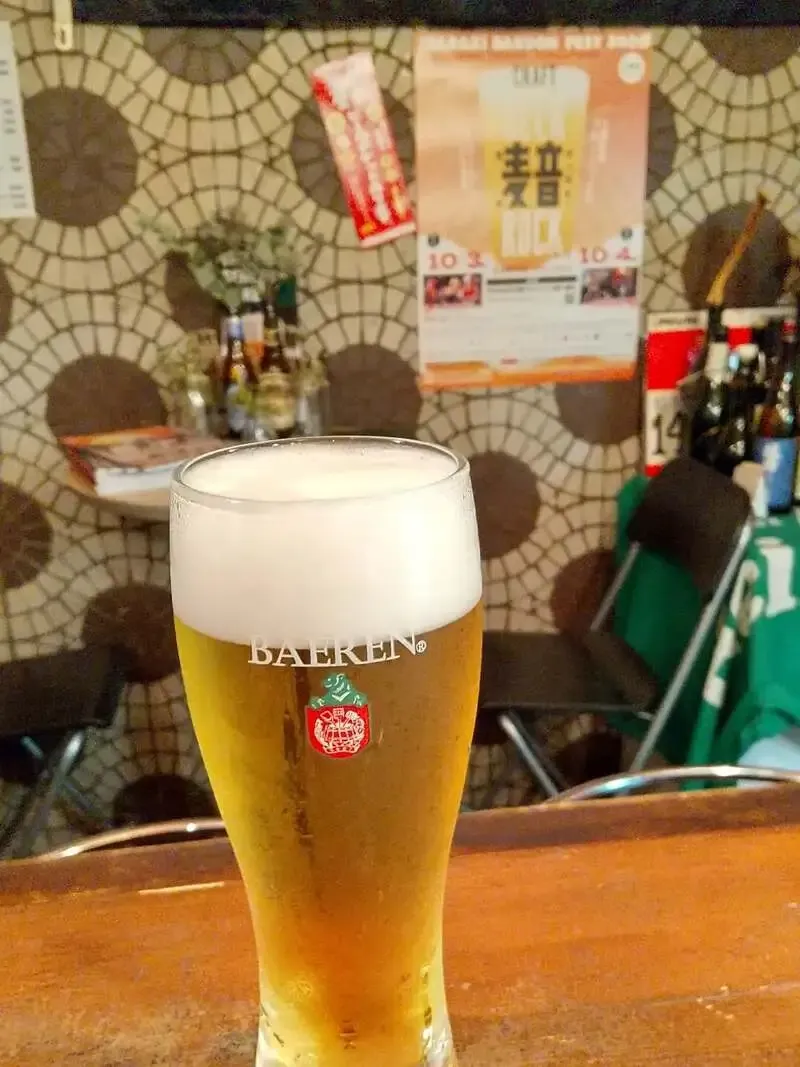 BEER & MUSIC カフェ レーズン堂、8月24日の投稿でベアレン『錬金術師の黄金ラガー』を紹介