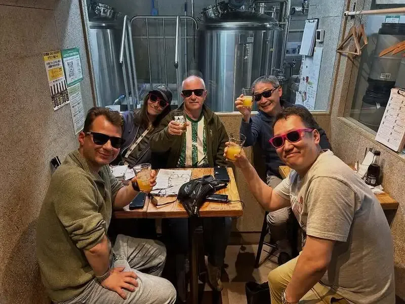 Okei Brewery Nippori、4月18日投稿で店内ショットと乾杯風景を公開