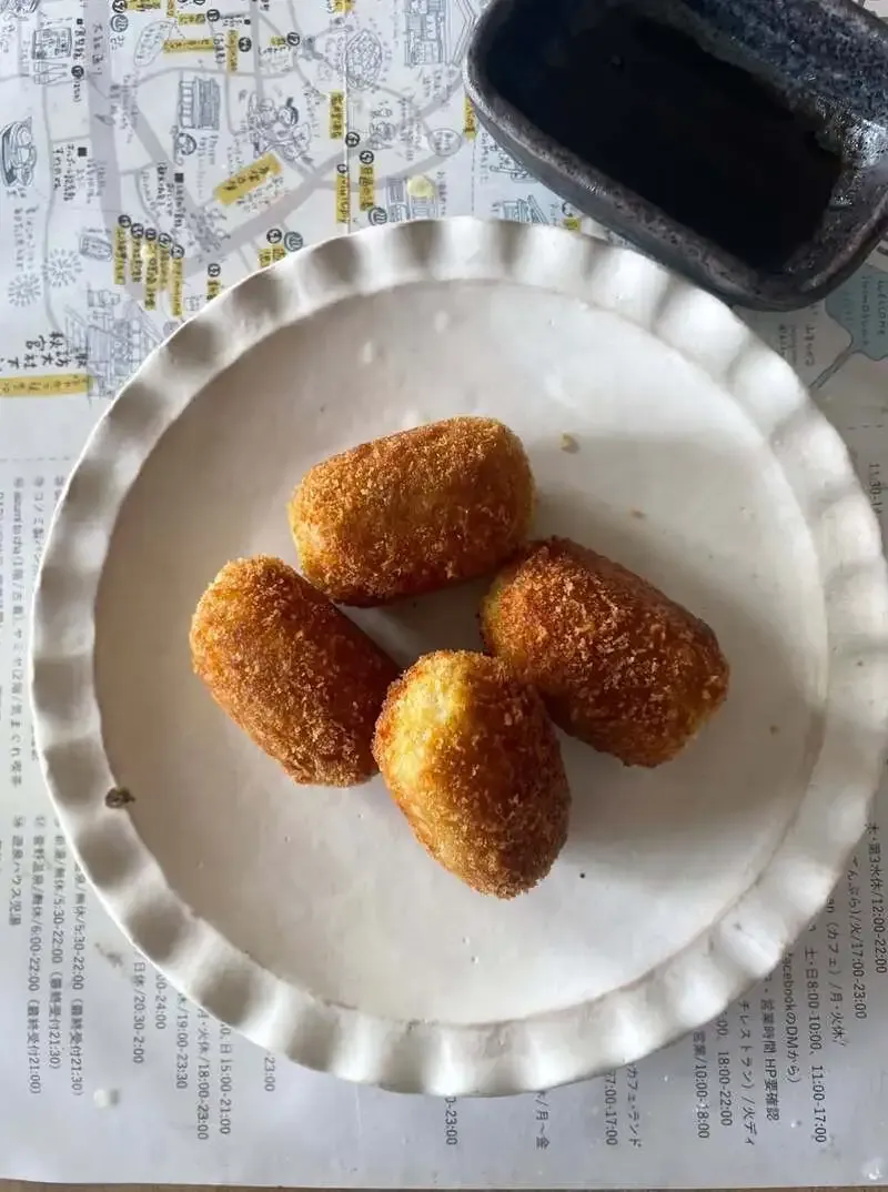 京都・麥酒 夢詠ミでコメちゃん手作りコロッケ2種を提供