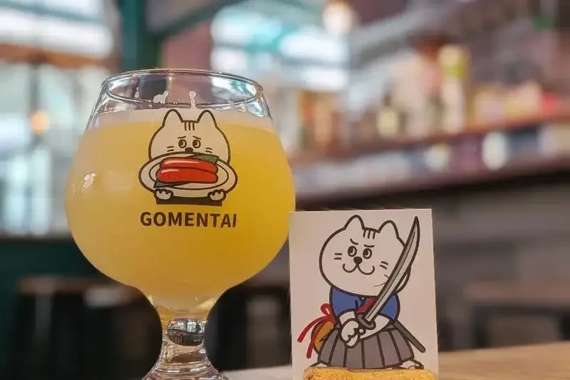 At craft beer HOP CROWD, Oni Densetsu and NEKO BEER are tapped, with 8 beers on the board