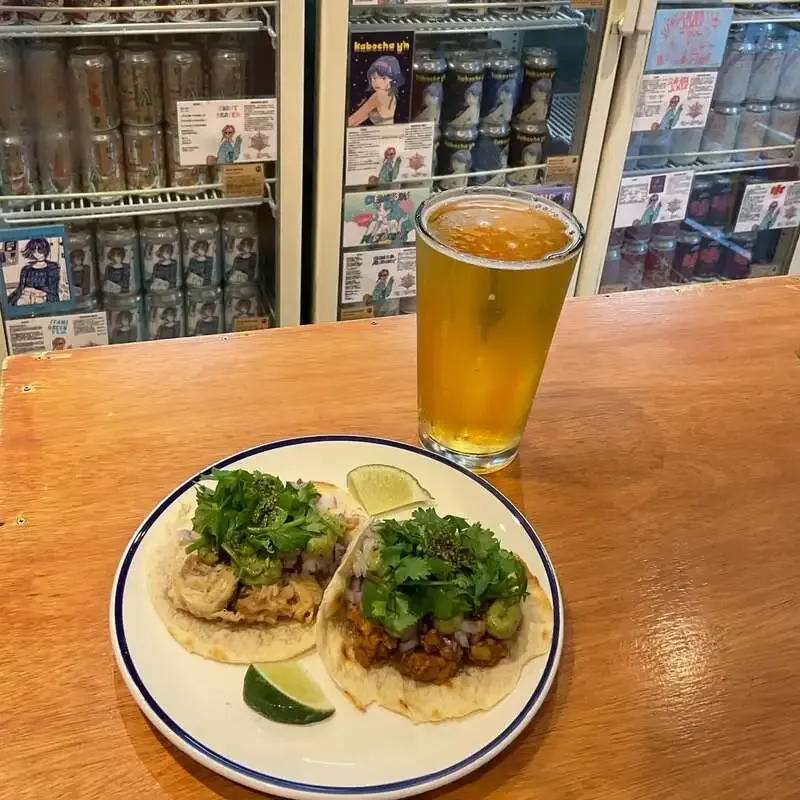 渋谷・スタンドうみねこ SiB100、クラフトビールを楽しむ立ち飲み空間
