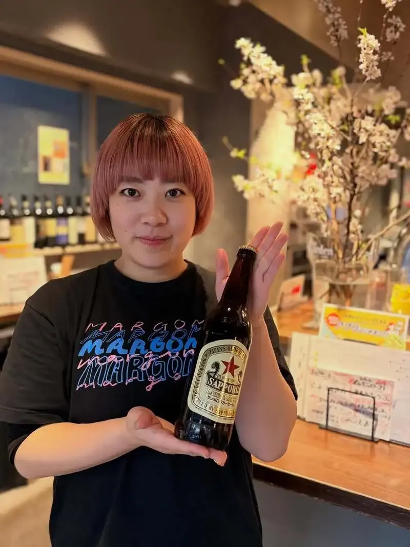 Craft Beer & Cuisine oasisの投稿でサッポロラガー瓶ビールを確認