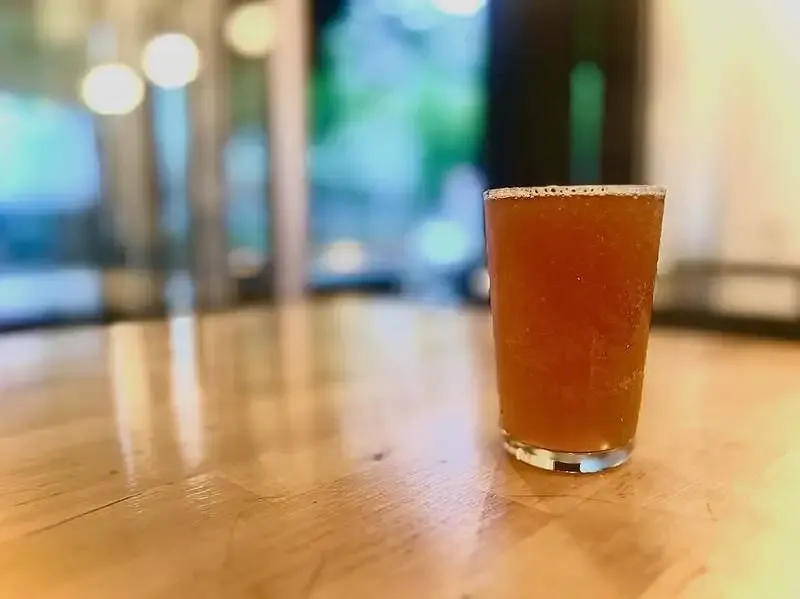 早稲田のニュースクールで新作『住吉スペシャルビター』が開栓　IBU27、ABV5.0%