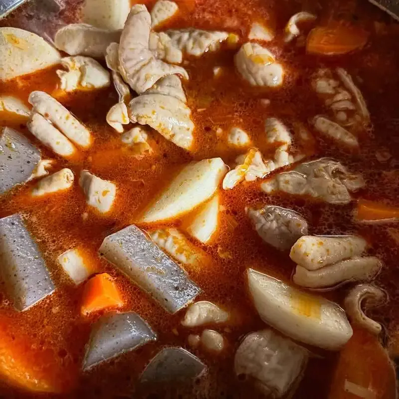 Novel Craft in Chitose-Karasuyama Serves Mala Offal Stew and Seven Taps