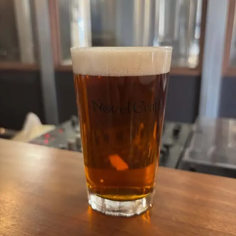 ノベルクラフトブルーイング、17時開店でBitterとモツ煮込みを案内