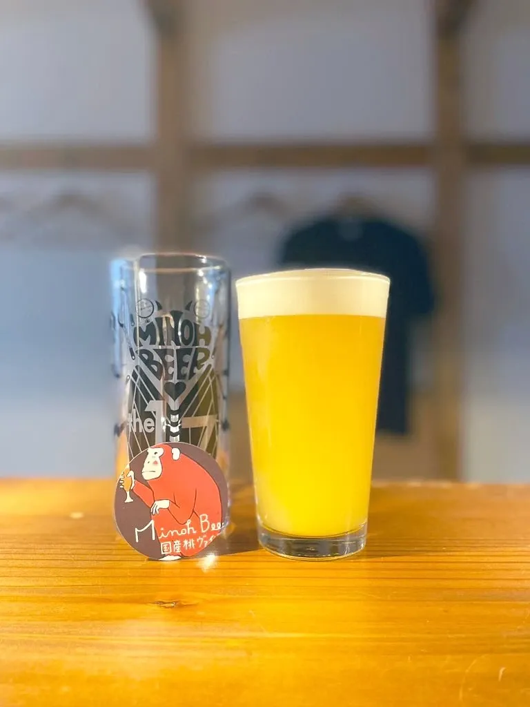 亀戸のGRANDPA FISH & CHIPSで箕面ビール「桃ヴァイツェン早生」開栓