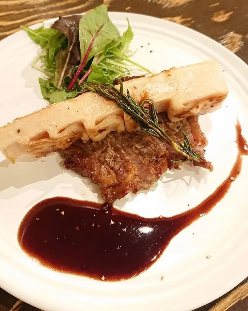 Beer House Hobbitで筍のステーキと天ぷらを案内、枚方の隠れ家ビアパブ