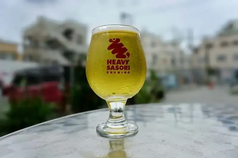 ヘビさそりブルーイング、超ドライ設計のセゾン「Gold Needle Scratch」を告知