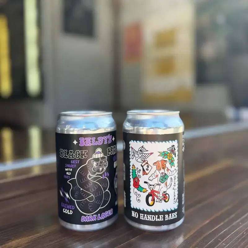 Danky Beer StoreでBALDYS GOOD BEERとOHLOY BREWINGの黒系2種を案内