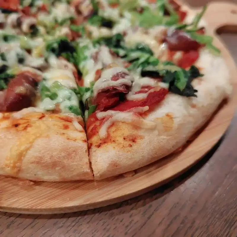 高知・フライシュ ケーニッヒで春限定ピザ、山本麦酒5種を提供中