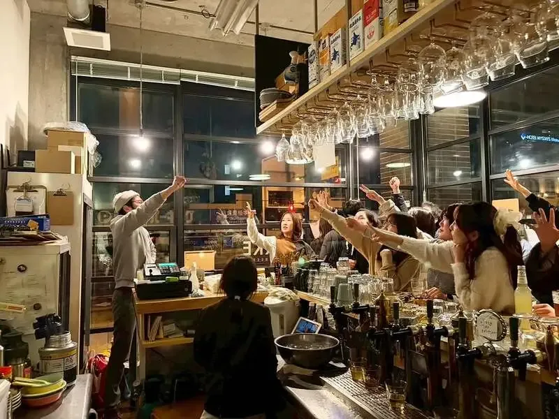 松山BOKKEで大三島ブリュワリーTTO開催、平日夜も盛況に