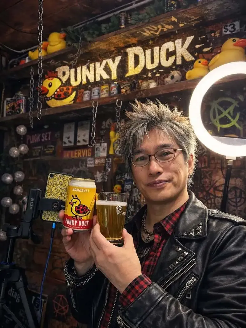 甲府・diagonalでNOMCRAFT BREWING『Punky Duck』の樽と缶を案内