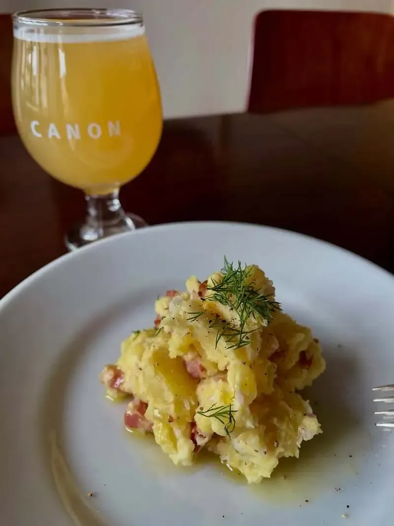 カノンブルーイング、春メニューにポテトサラダ追加　ホワイトも改良