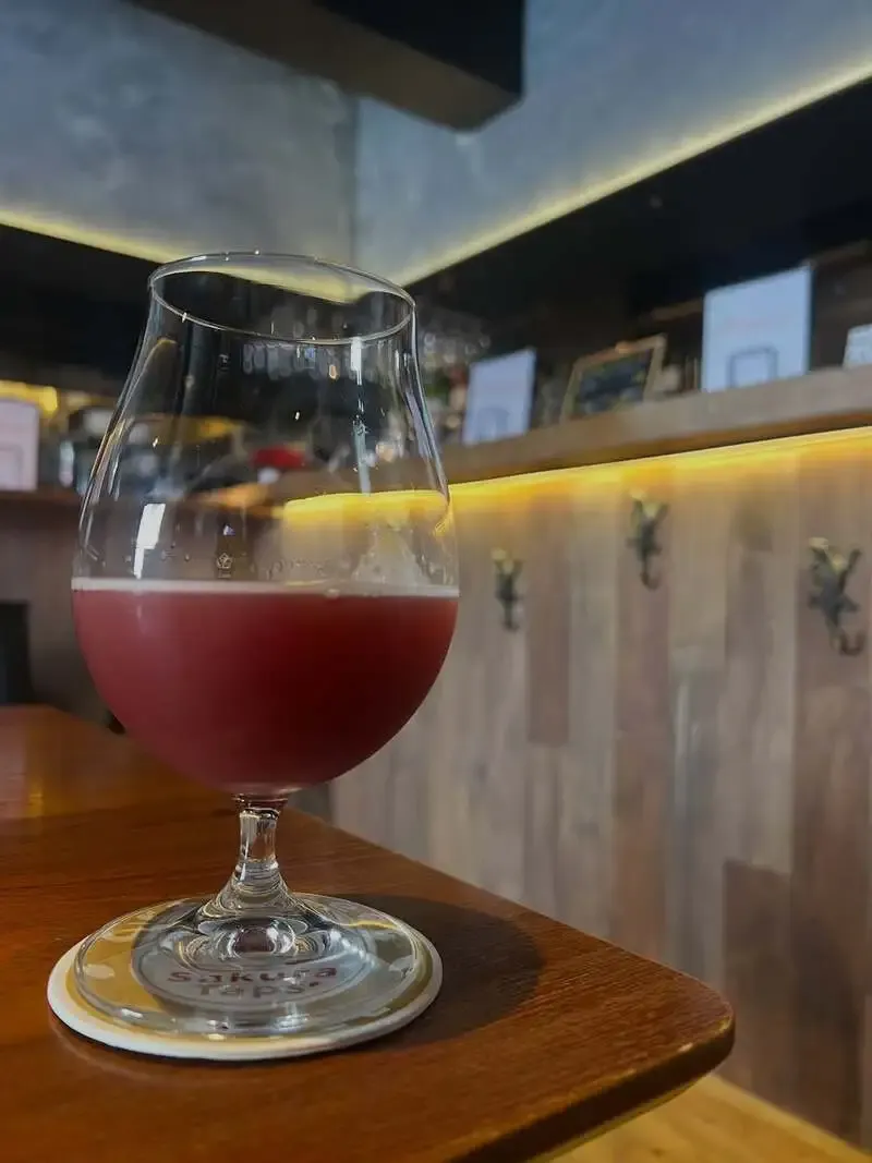 横浜・Sakura TapsでGrandline Brewing『VERY VERY BERRY』開栓