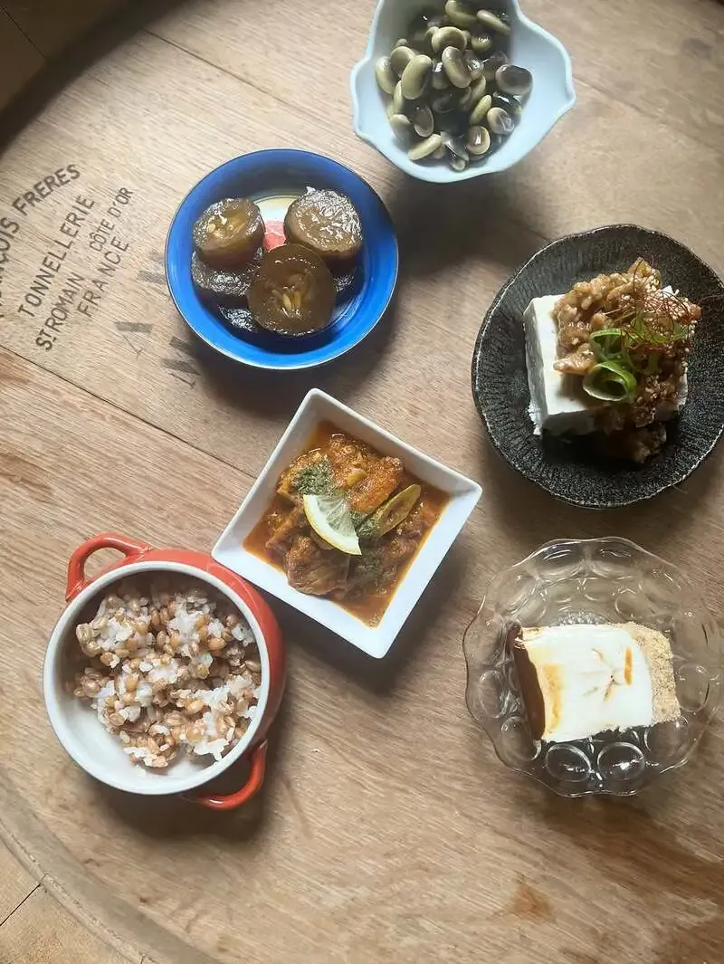 THE FARMHOUSEが9月18〜22日の5日間営業、地元食材のバーフードを提供