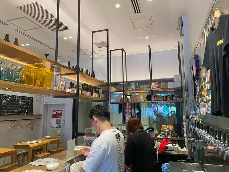 CRAFT BEER Market Tokyo Torch店で山口地ビールのスタウトが開栓