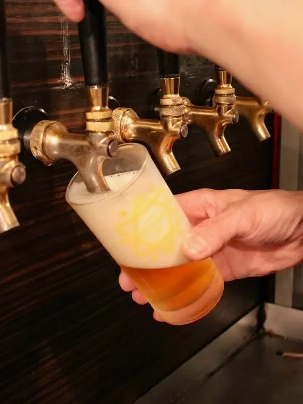 vivo! BEER＋DININGBARでCYCAD BREWINGの周年記念ビール『16（sixteen）』先行開栓