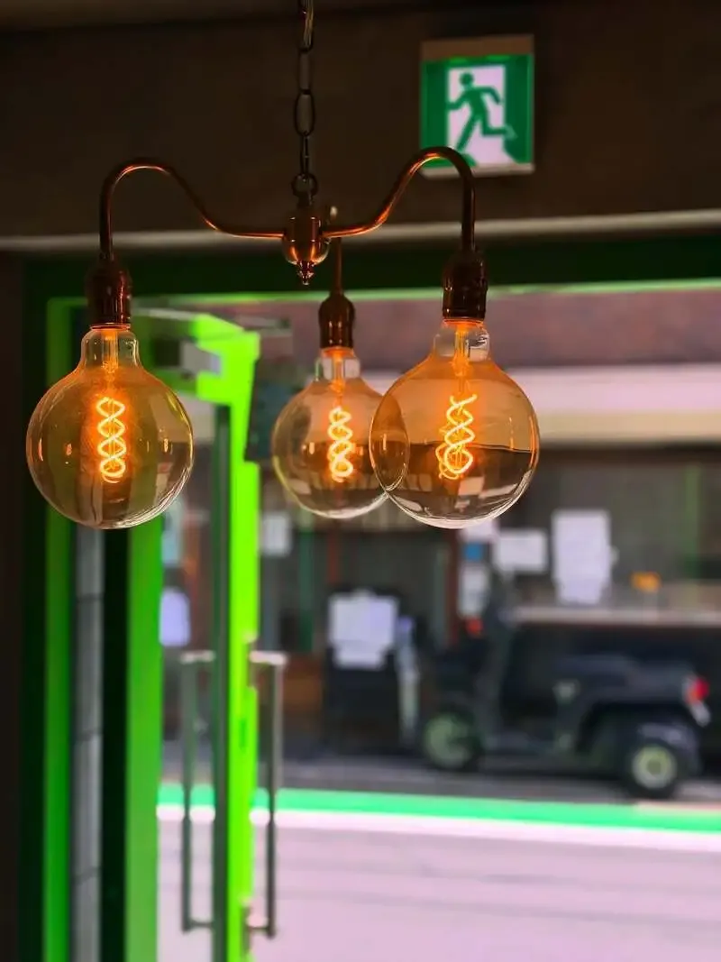 NEIGHBORで8タップ更新、GAME BREW×maroyaka「ザ・ビール」など