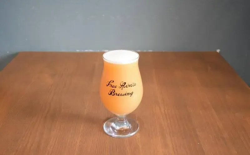 Beer House Hobbit Taps Free Spirits Brewing's "Peach Hazy IPA" and Serves Seafood Curry