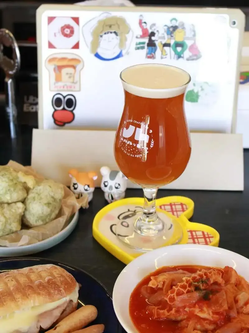 ルルルなビール、ハチロコとのコラボでアンバーエールが3月29日から登場