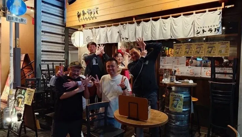 高円寺のクラフト麦酒酒場シトラバ、16時開店を案内　店頭に7th anniversary掲出