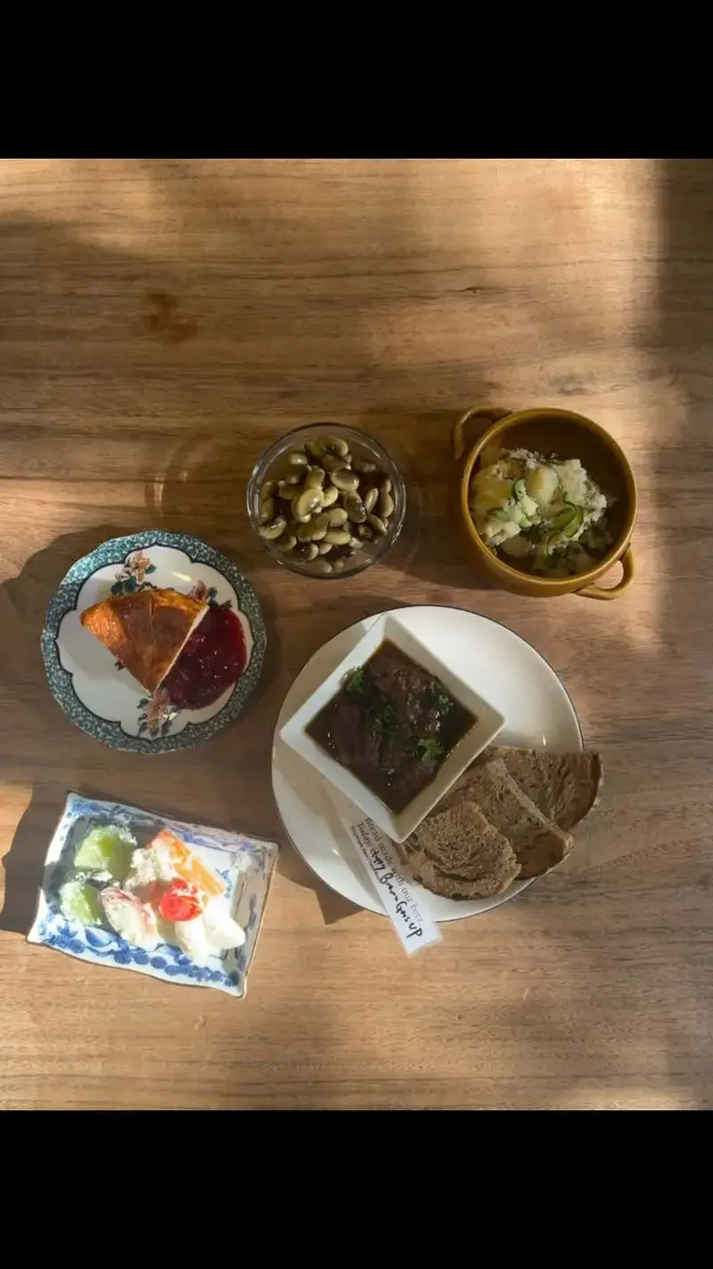 THE FARMHOUSE pairs Shiga Kogen Porter and IPA with weekly bar food
