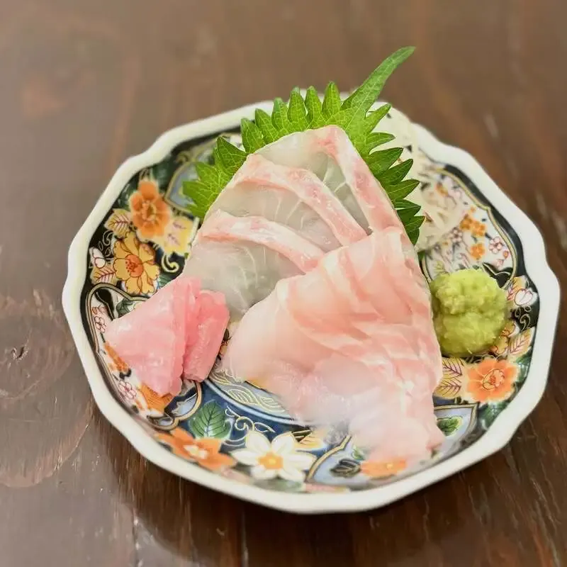 横浜ベイブルーイング関内本店、松川カレイに合わせる自家醸造14タップ