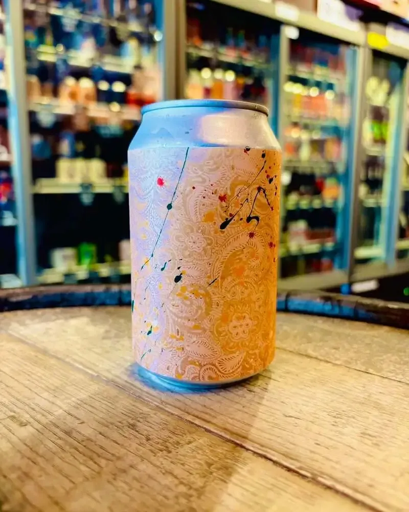 Craft Beer Pub Beer RizeのボトルショップでMAHOW BREW「Cleopatra」を案内