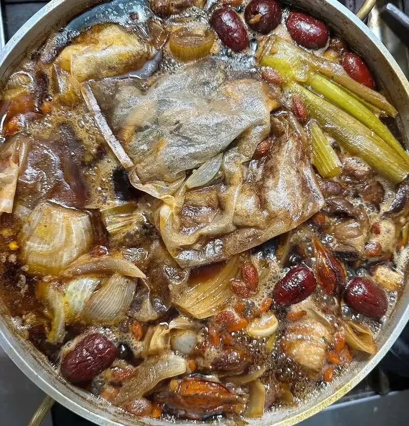 ハトホルで4樽開栓、インペリアルスタウト2023と2025の飲み比べも
