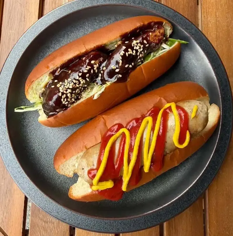 Bar FUKURO in Kamata Hosts CAMADO BREWERY TTO, Prepares Five Special Hot Dogs