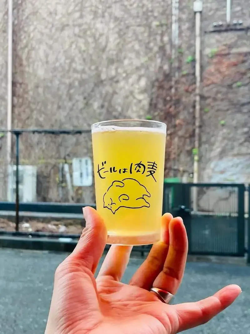 幡ケ谷の焼肉スタンド 肉と麦でヨロッコビール『夏蜜柑SAISON』を提供