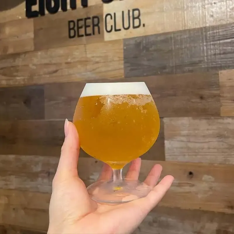 EIGHT UNDER、凸凹BrewWorksの「毎日飲みたくなるヴァイツェン」をタップ6に追加
