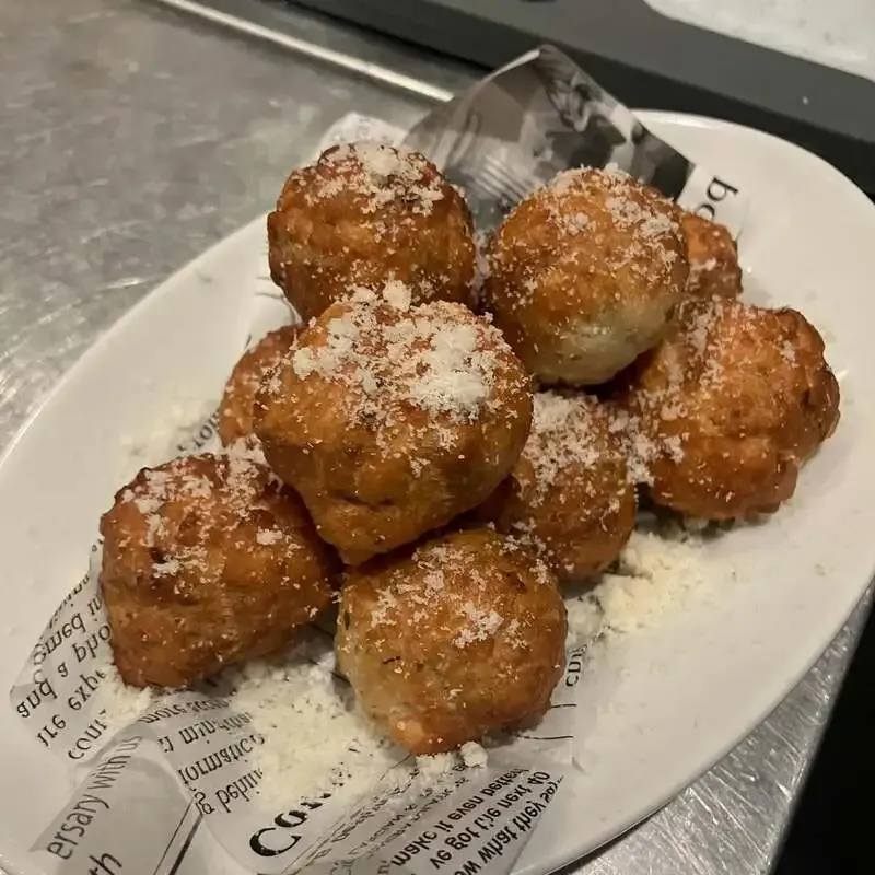 川口ブルワリー、定番3種の自家醸造ビールと窯焼き料理を案内