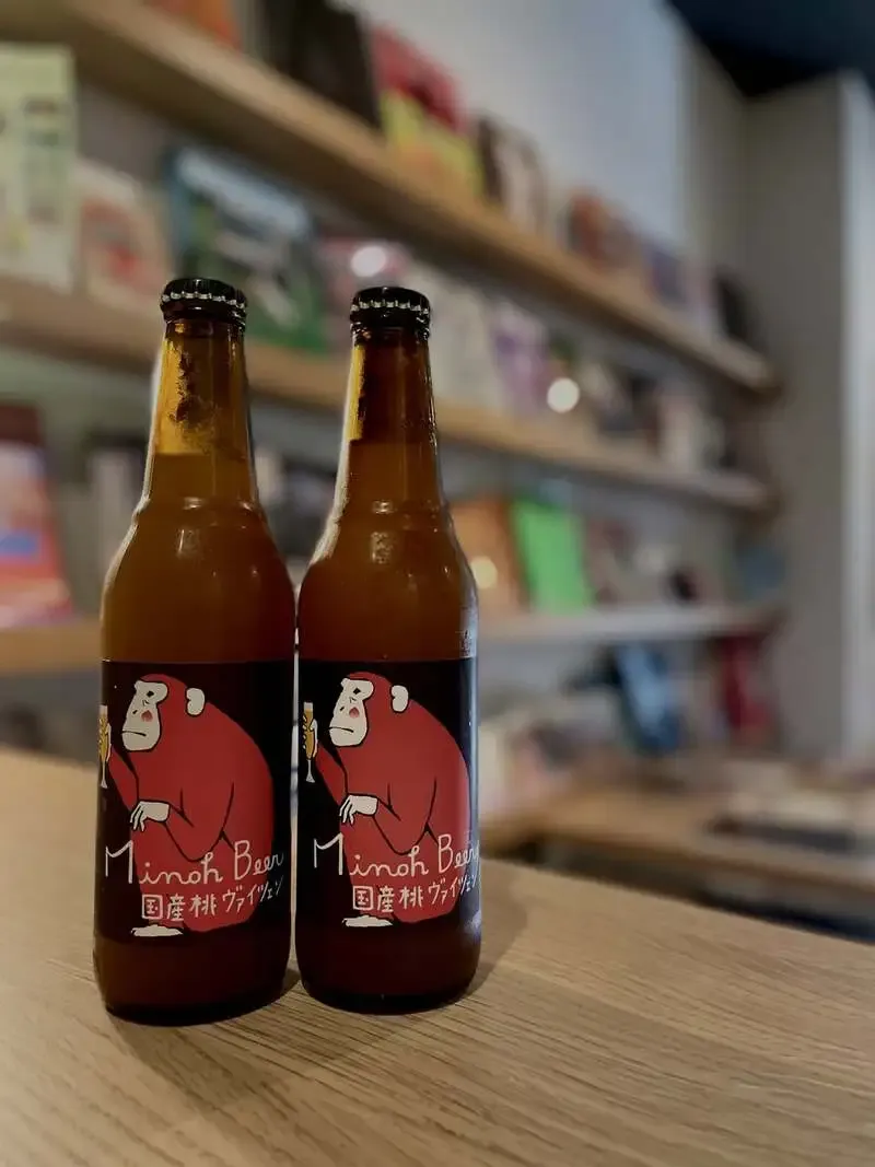 Chillaxin' Book Shop in Nakano taps Minoh Beer’s Peach Weizen (Hakuhou Ver.)