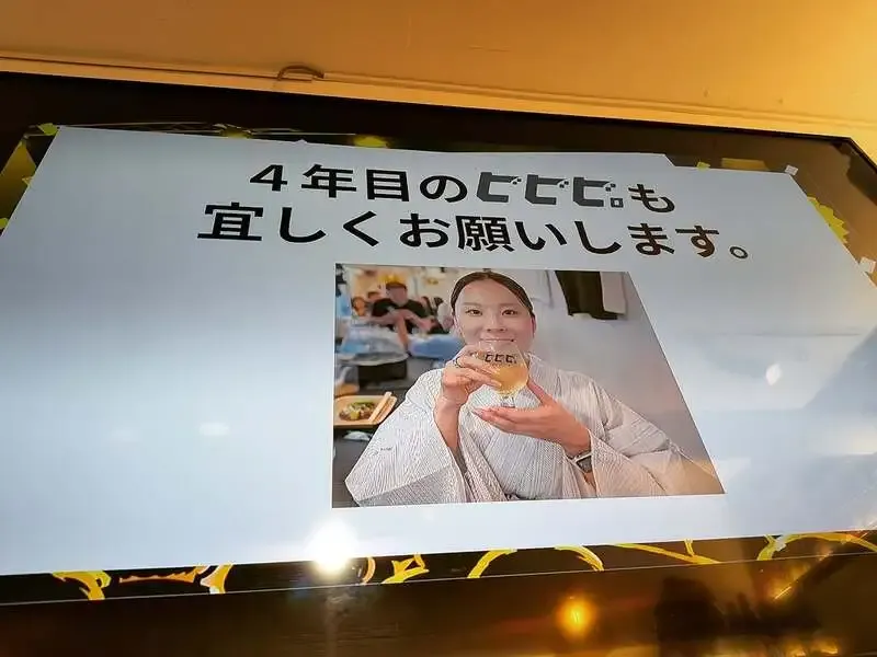 代官山のビアパブ「ビビビ。」が4年目を迎え、記念の夜に多くの来店客