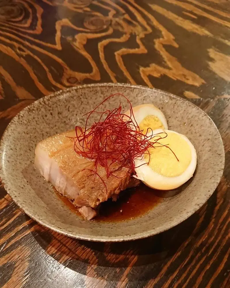 Beer House Hobbitでクラフトビール仕込みの豚角煮と樽生6種