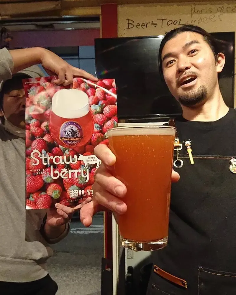 Beer House Hobbitで「ホエイサワーエール ストロベリー」と「インペリアルスタウト2025」開栓