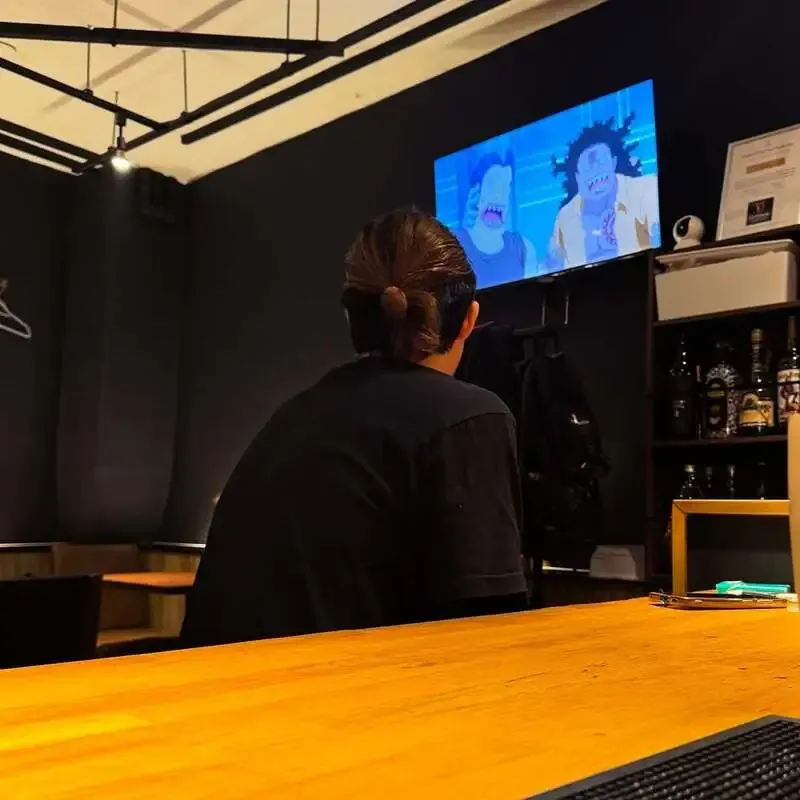 大阪・umbrellaが4月10日18時オープンを告知、地下のビアパブで樽生とボトルを提供