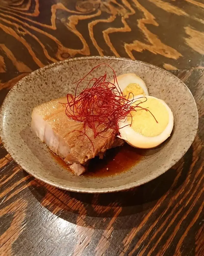 Beer House Hobbitでクラフトビール仕立ての豚の角煮が登場