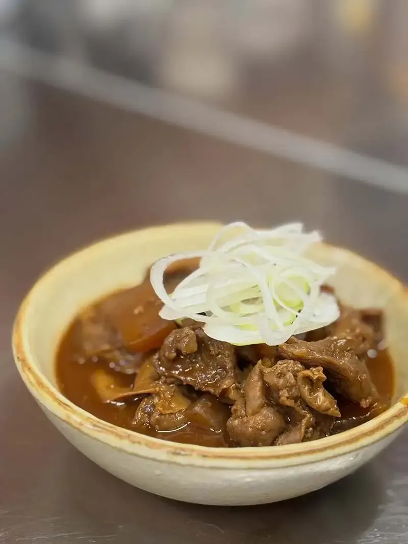 LANA Beer taps Shirosuzume Schwarzbier and Miroku Beer IPL, also serving beef tendon stew in a dote-ni style