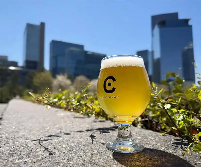 CRAFT BEER BASE leafで自社ビール10種とゲスト5種が開栓