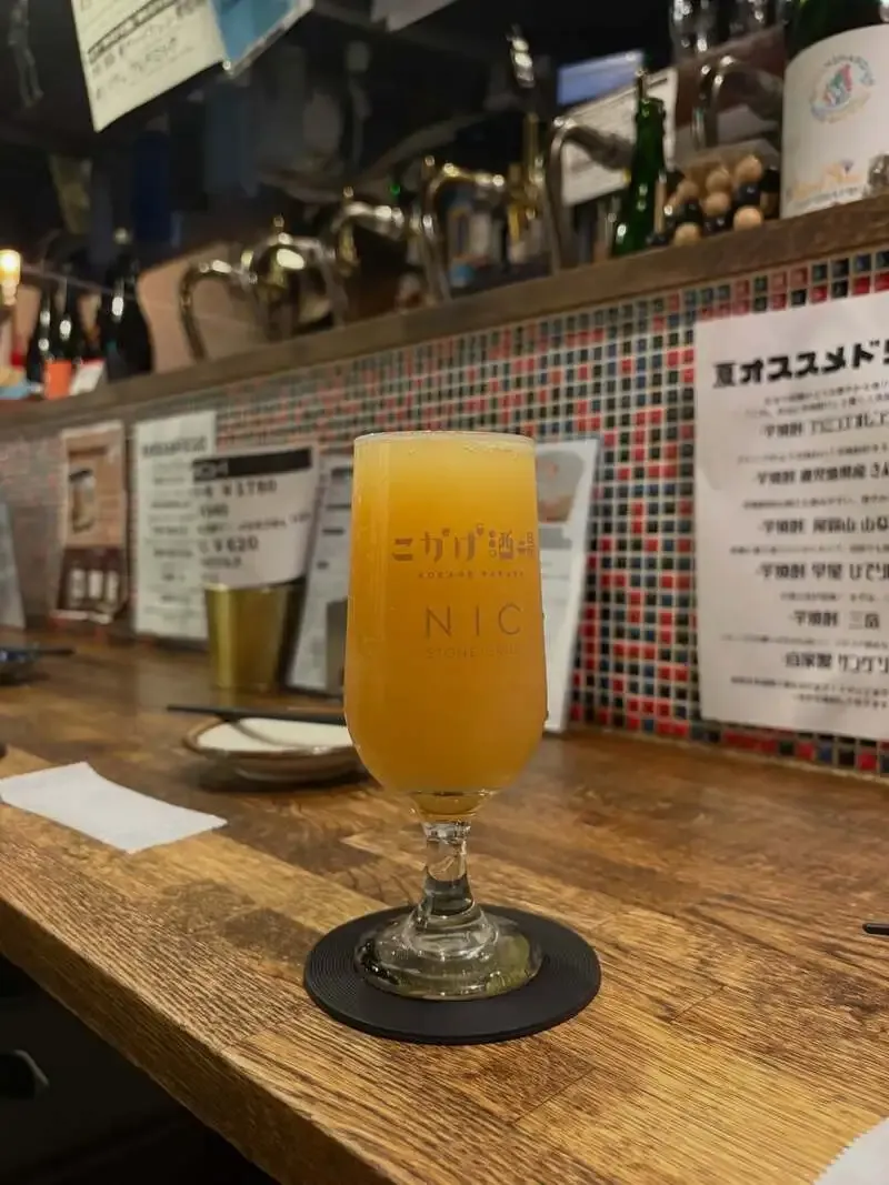 自由が丘のこかげ酒場で箕面ビール「桃ヴァイツェン」早生ver.開栓