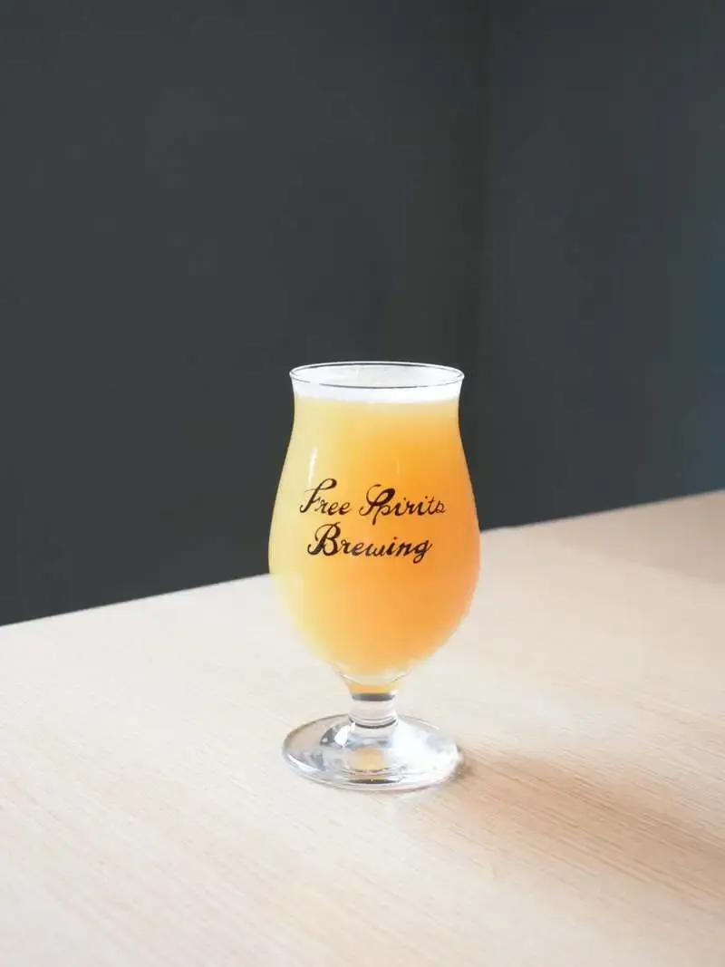フリースピリッツブリューイング、白桃果汁の「Peach Hazy IPA」を開栓