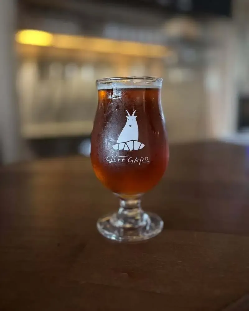 クリフガロブルーイング、CBM神田店とのコラボESB「HOLLY ACHOR」を提供開始