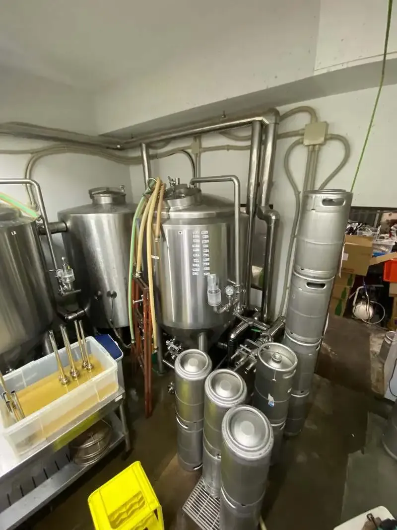 GROW BREW HOUSEで玄米使用の濃色セゾンを仕込み、6種の自家醸造ビールを提供