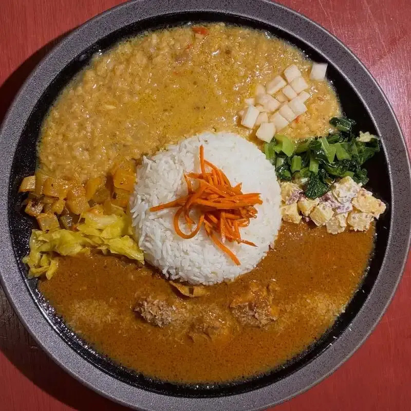 名古屋・黄昏リリーが営業案内を投稿、カレーとビールを楽しめる南区のビアパブ
