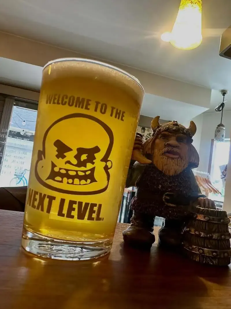 RIOT BEERで「サケオタ周年日向夏ピルスナー」と「倫子ウィート」開栓