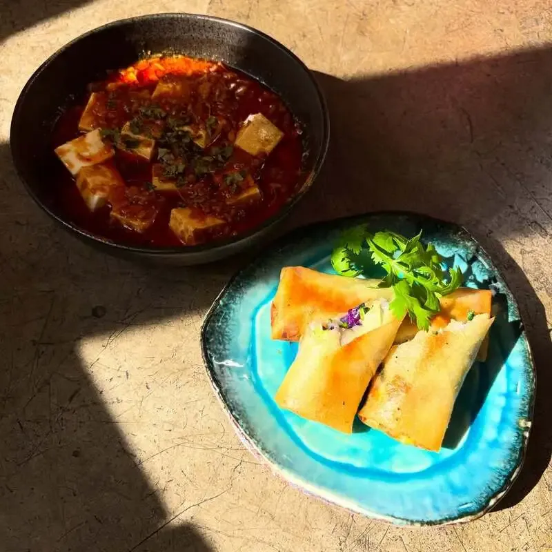 Novel Craft、17時開店で海老春巻きと四川麻婆豆腐、自社醸造7種を案内