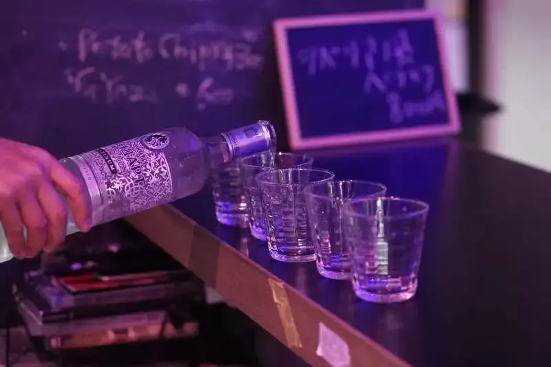 五反田のBrewpub TruthでSTONE IPAなど9タップが並ぶ